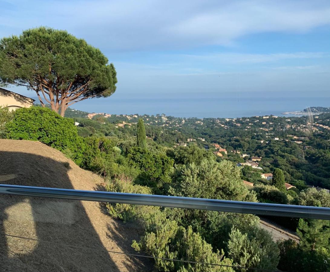 Maison avec vue panoramique Cavalaire-sur-Mer Extérieur photo